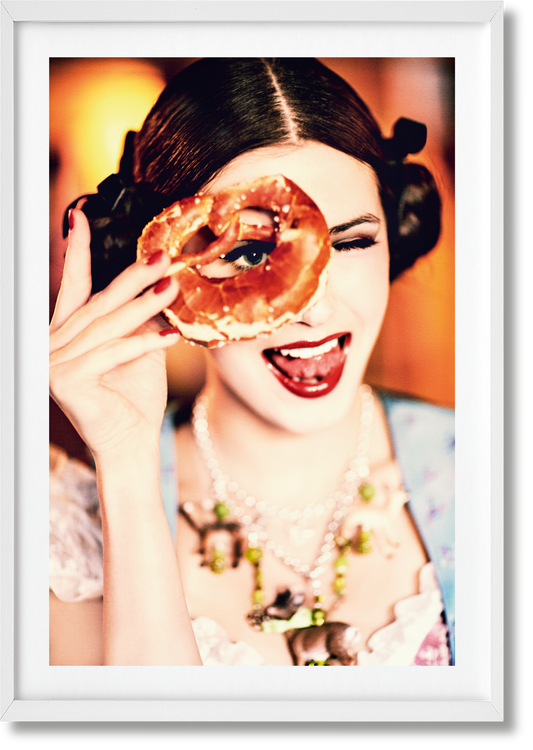 Ellen von Unwerth. Heimat. Art Edition No. 201–300 ‘Spy Device’ (German, French, English) (AP)