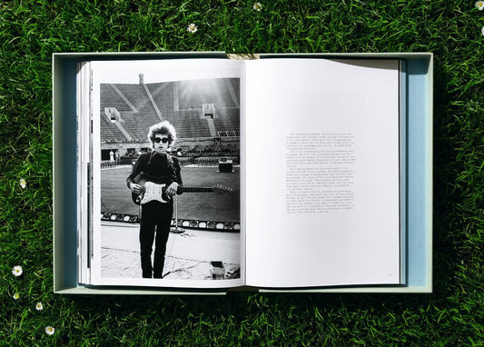 Daniel Kramer. Bob Dylan, Art Edition No. 1–100 ‘Bob Dylan with Dark Glasses, NYC’ (German, French, English)