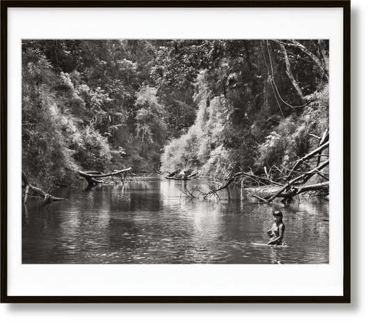 Sebastião Salgado. Amazônia, Art Edition No. 101–200 ‘Young Hatiri Suruwahá bathes in a backwater of the Pretão stream’ (English) (AP)